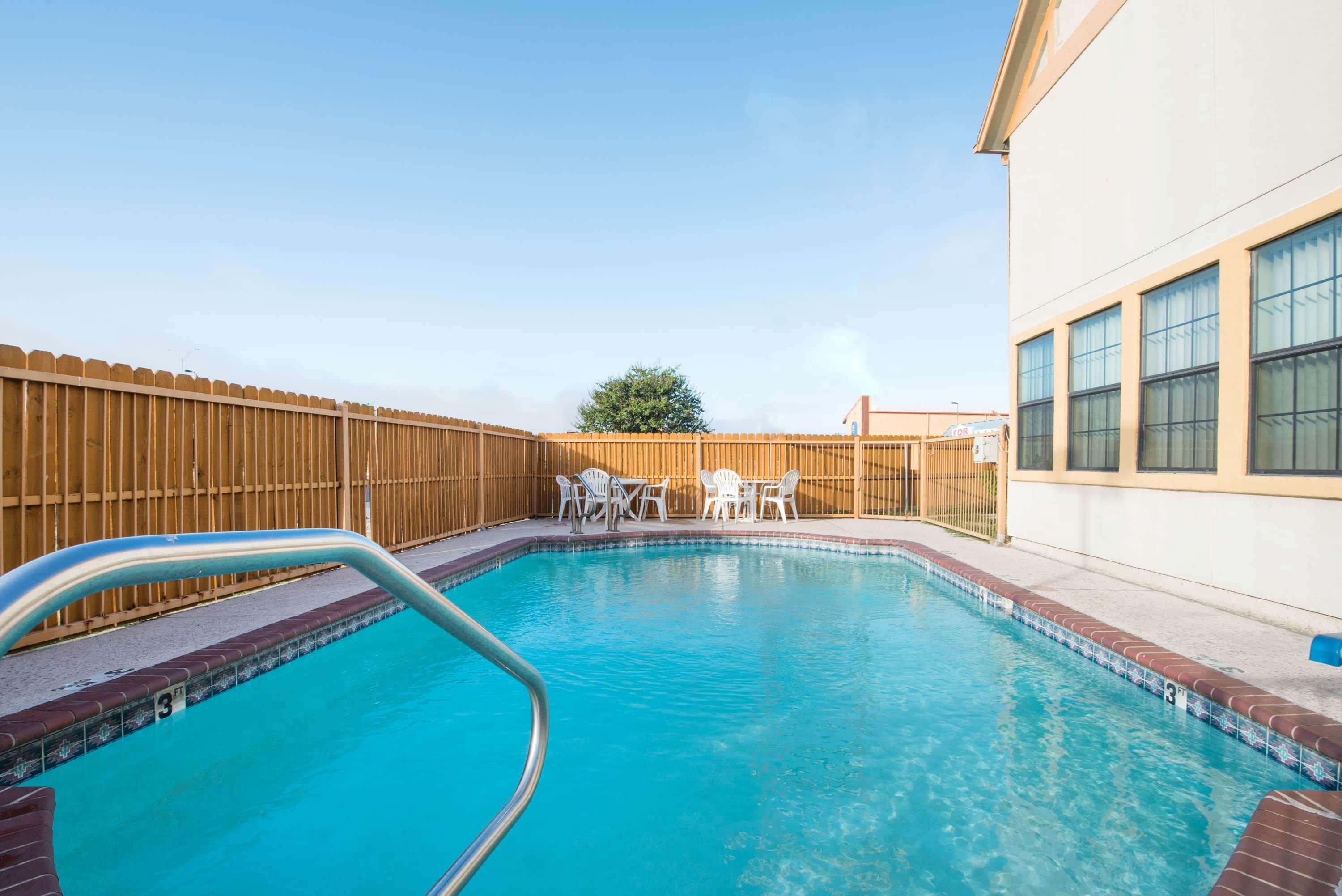 Howard Johnson By Wyndham San Marcos Exteriér fotografie