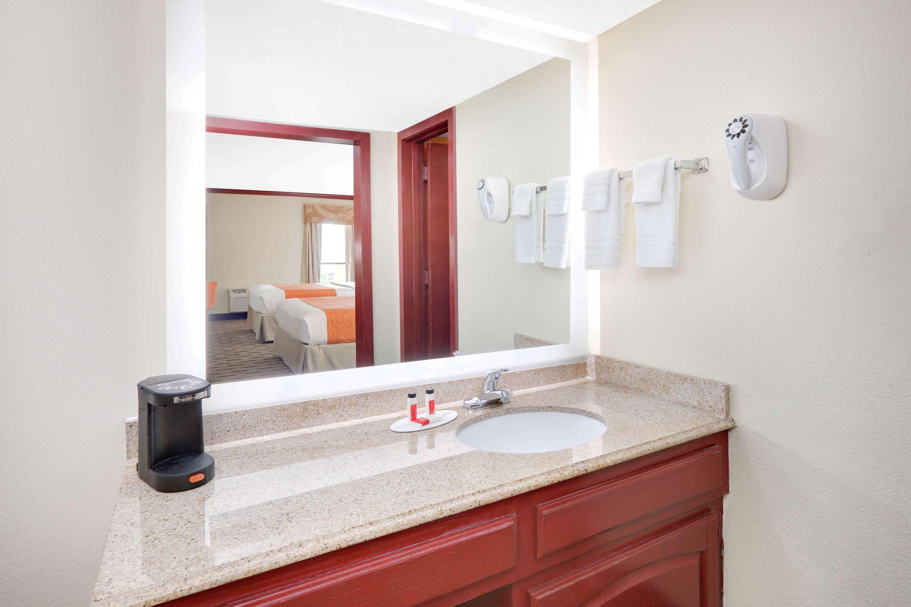 Howard Johnson By Wyndham San Marcos Exteriér fotografie