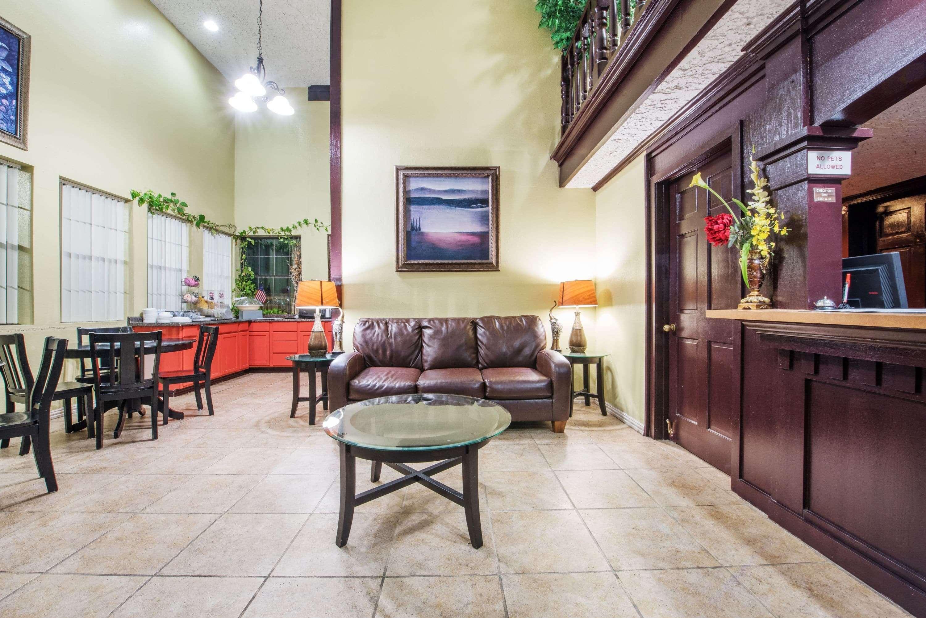 Howard Johnson By Wyndham San Marcos Exteriér fotografie
