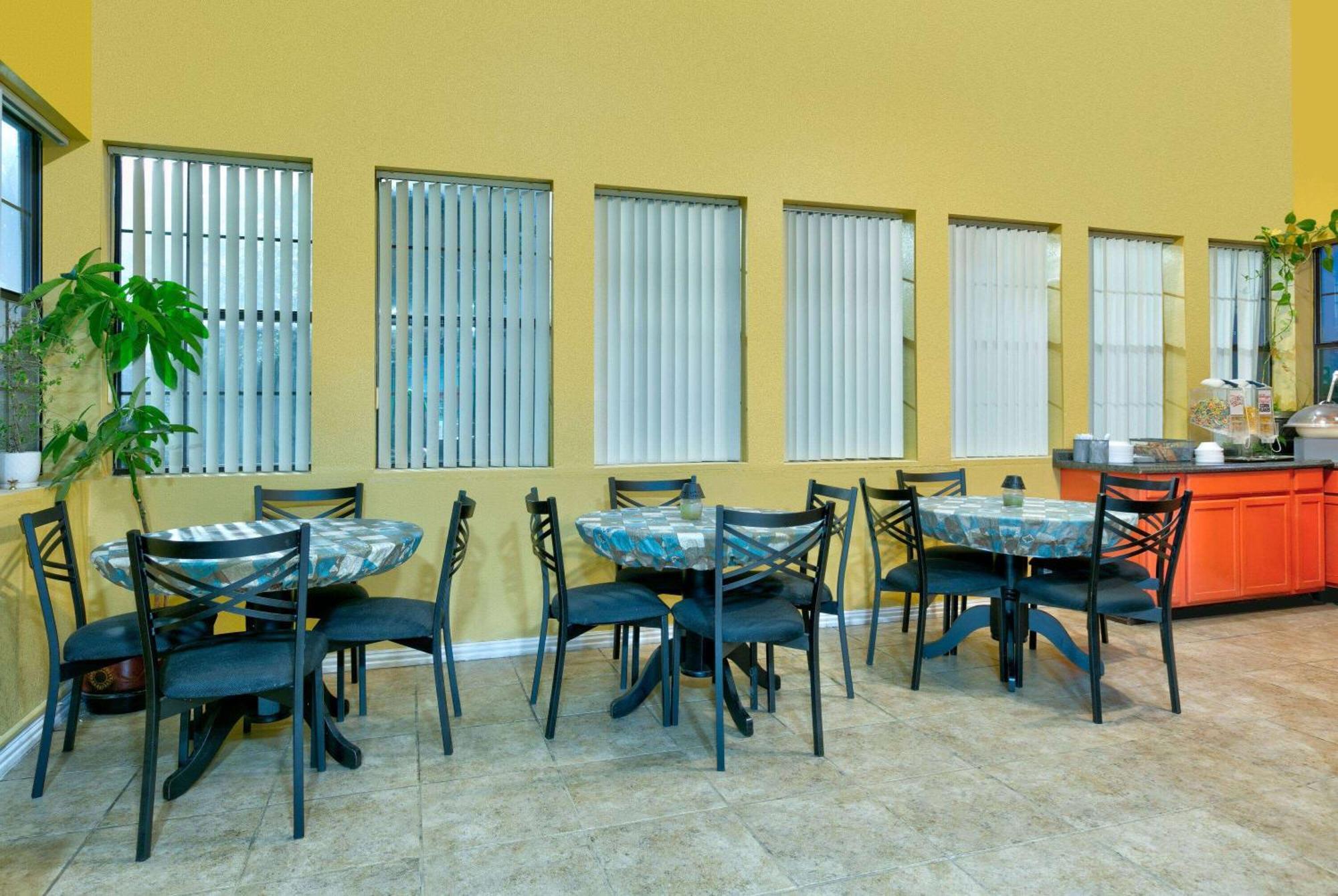 Howard Johnson By Wyndham San Marcos Exteriér fotografie