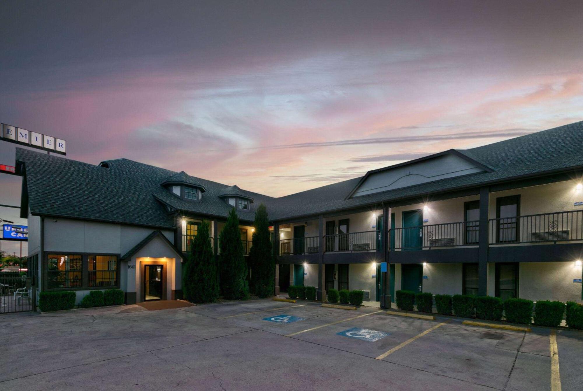 Howard Johnson By Wyndham San Marcos Exteriér fotografie