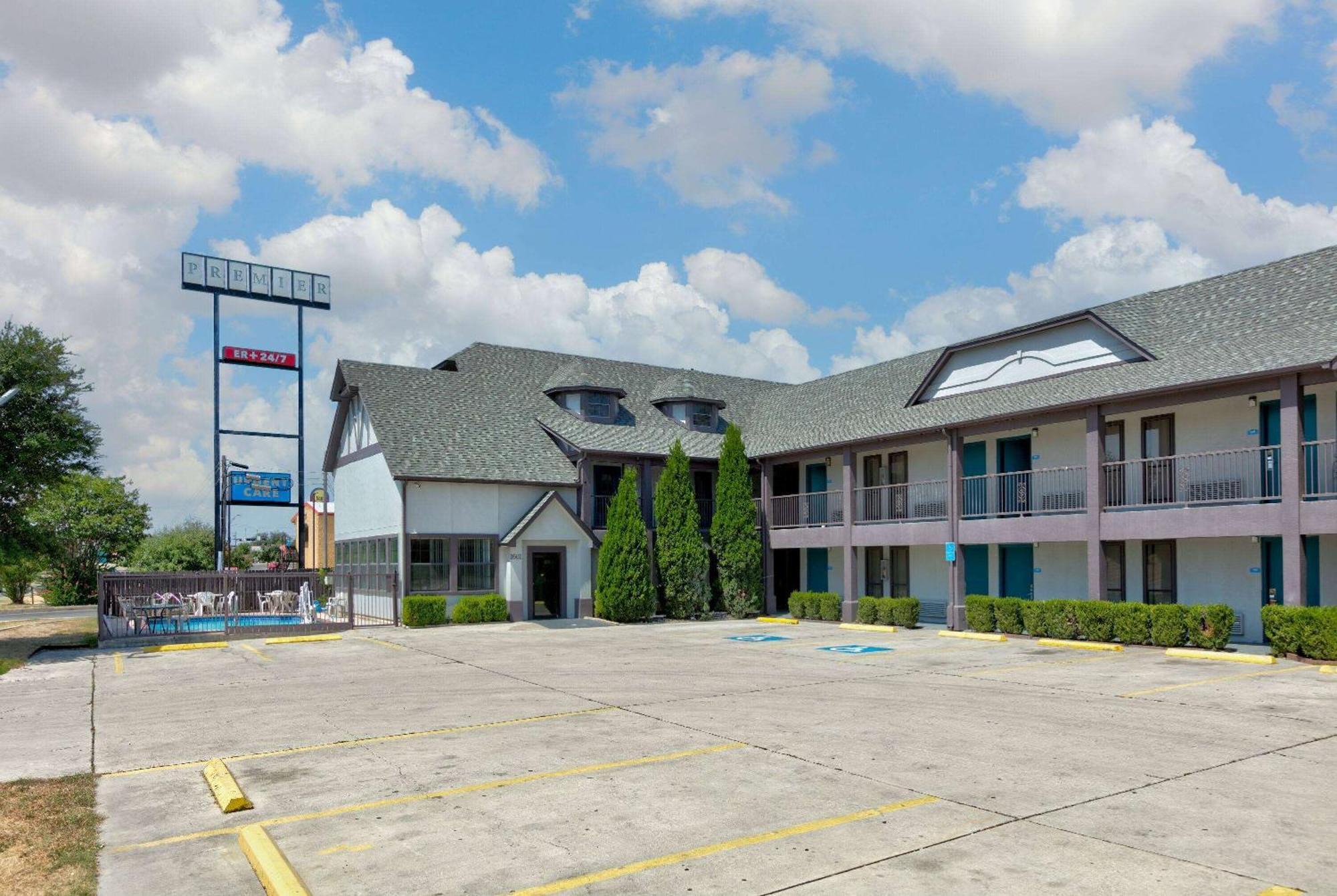 Howard Johnson By Wyndham San Marcos Exteriér fotografie