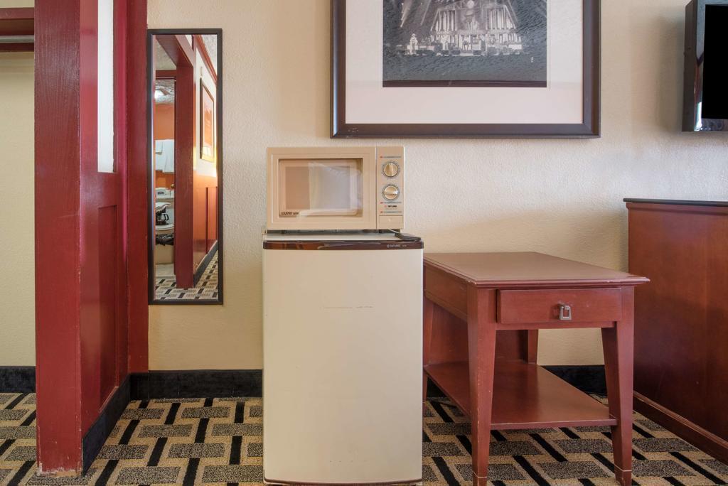 Howard Johnson By Wyndham San Marcos Exteriér fotografie
